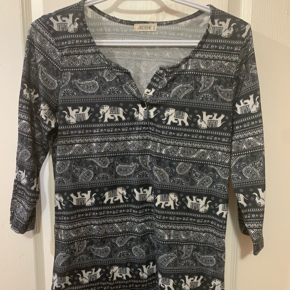 Quarter-Sleeve Elephant-Design Top - Medium - Picture 1 of 3